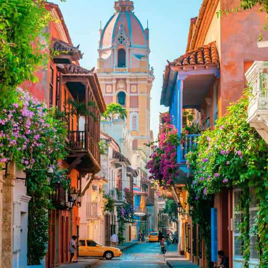 Una calle de Cartagena de día