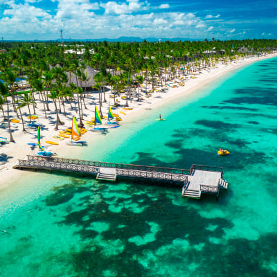 Un muelle en una playa de Punta Cana