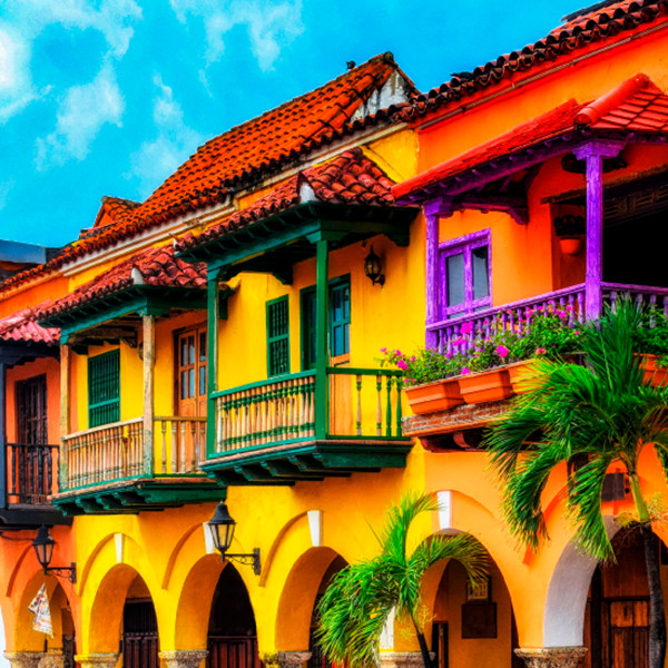 Un edificio amarillo en la arquitectura de Cartagena