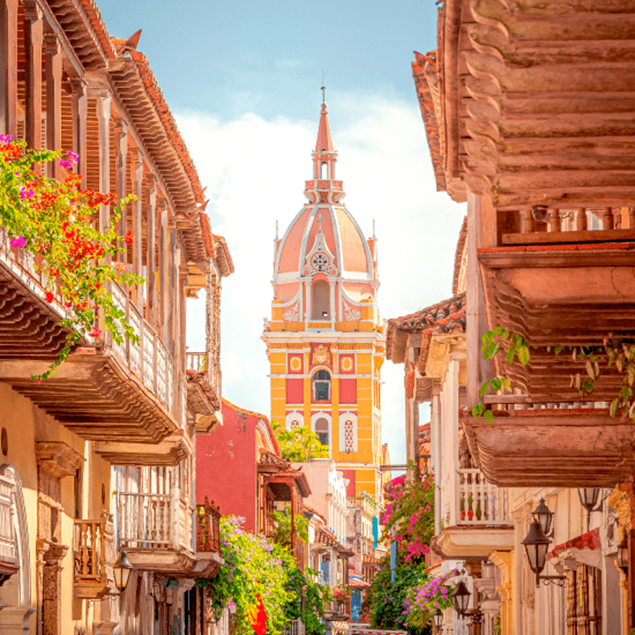 Una calle de día en Cartagena de Indias
