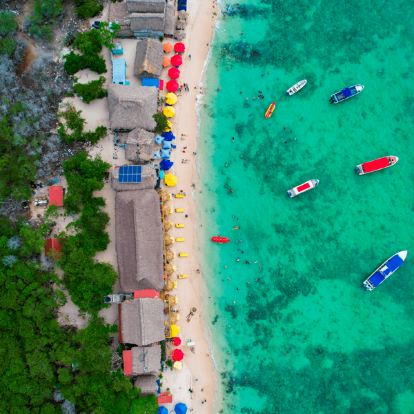 Una playa de Cartagena vista desde arriba