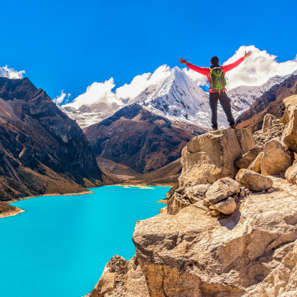 Viajero en un nevado de Huaraz