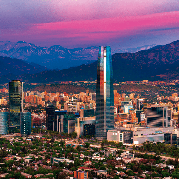 La ciudad de Santiago de Chiles y un edificio