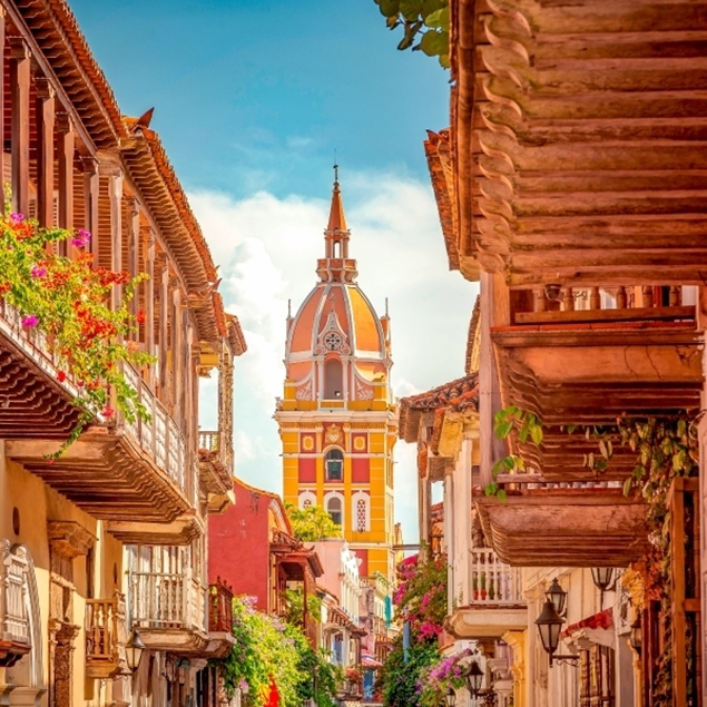 Las calles de Cartagena y la catedral de San Pedro