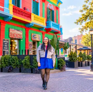 Mujer en Caminito en Buenos Aires