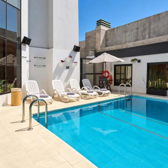Piscina Ramada by Wyndham Centro